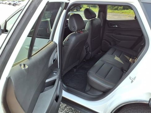 Used 2025 Chevrolet Trax RS w/ Sunroof Package FWD image 41