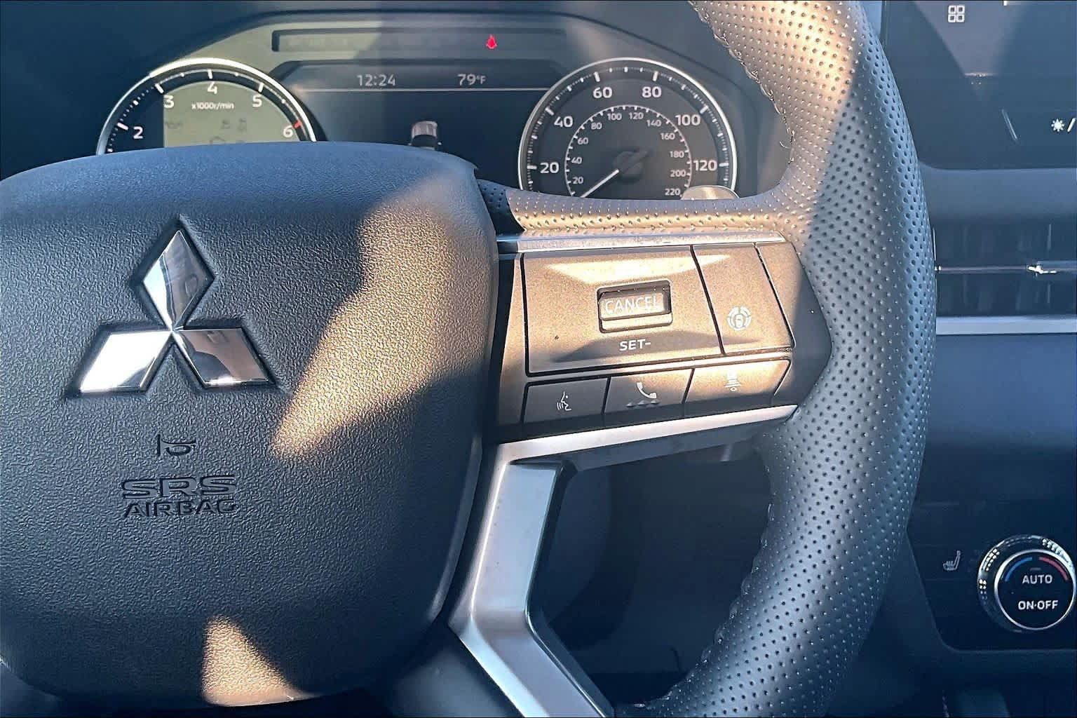 Used 2026 Mitsubishi Outlander AWD image 25