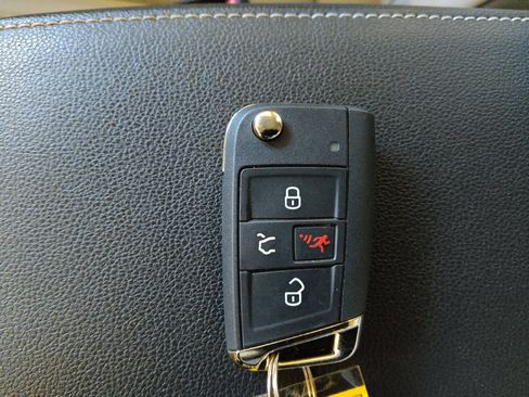 Used 2021 Volkswagen Tiguan SE w/ Panoramic Sunroof Package FWD image 32