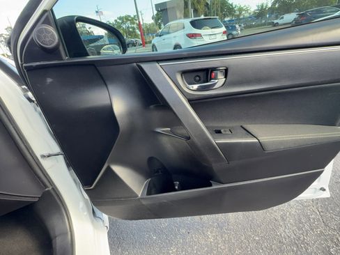Used 2018 Toyota Corolla LE FWD image 25