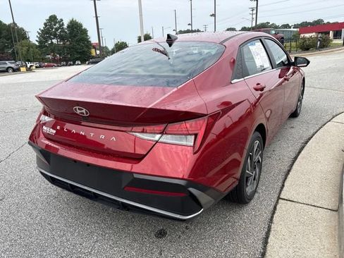 Used 2024 Hyundai Elantra SEL w/ Convenience Package FWD image 8