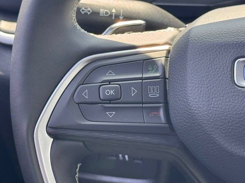Used 2025 Jeep Grand Cherokee Altitude AWD/4WD image 23