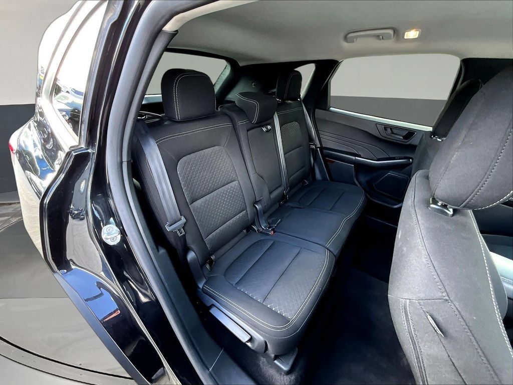 Used 2025 Ford Escape Active AWD/4WD image 27