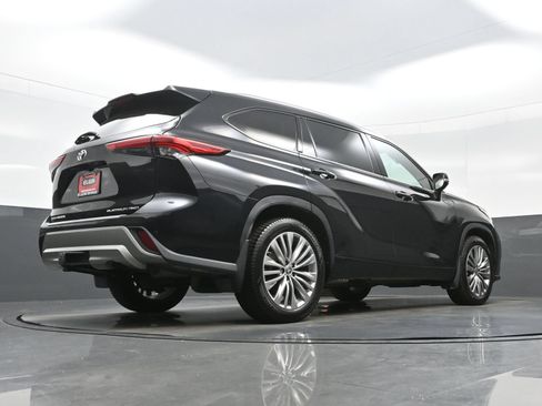 Used 2022 Toyota Highlander Platinum AWD/4WD image 35