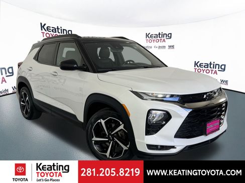 Used 2021 Chevrolet TrailBlazer RS w/ Sun and Liftgate Package image 2