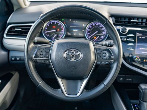 Used 2018 Toyota Camry XLE image 18