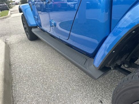 Used 2023 Jeep Gladiator Overland image 17