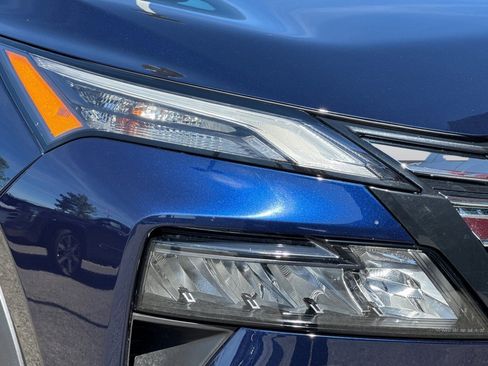 Used 2025 Nissan Rogue SV FWD image 11