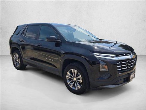 Used 2025 Chevrolet Equinox LT AWD/4WD image 3
