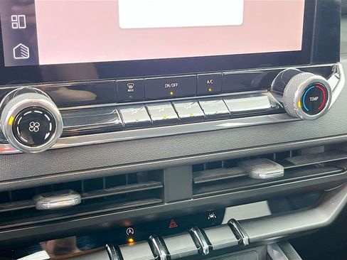 Used 2024 Chevrolet Colorado Trail Boss image 16