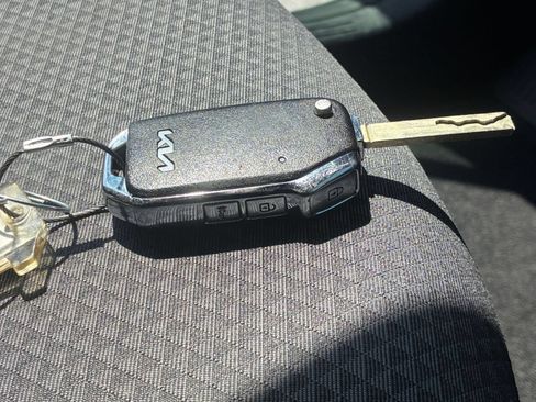 Used 2025 Kia Soul LX w/ LX Technology Package FWD image 21