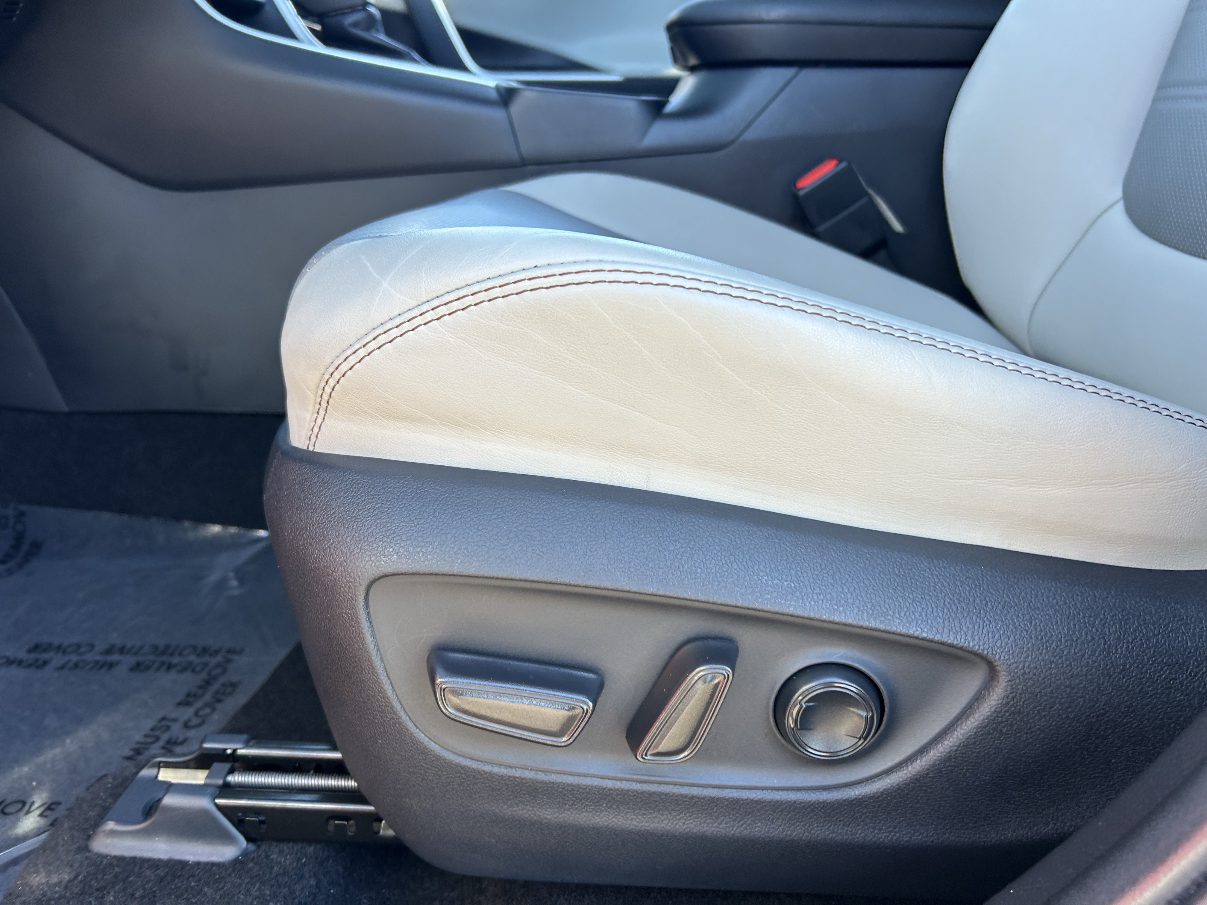 Used 2019 Toyota RAV4 Limited w/ Cold Weather Package FWD image 21
