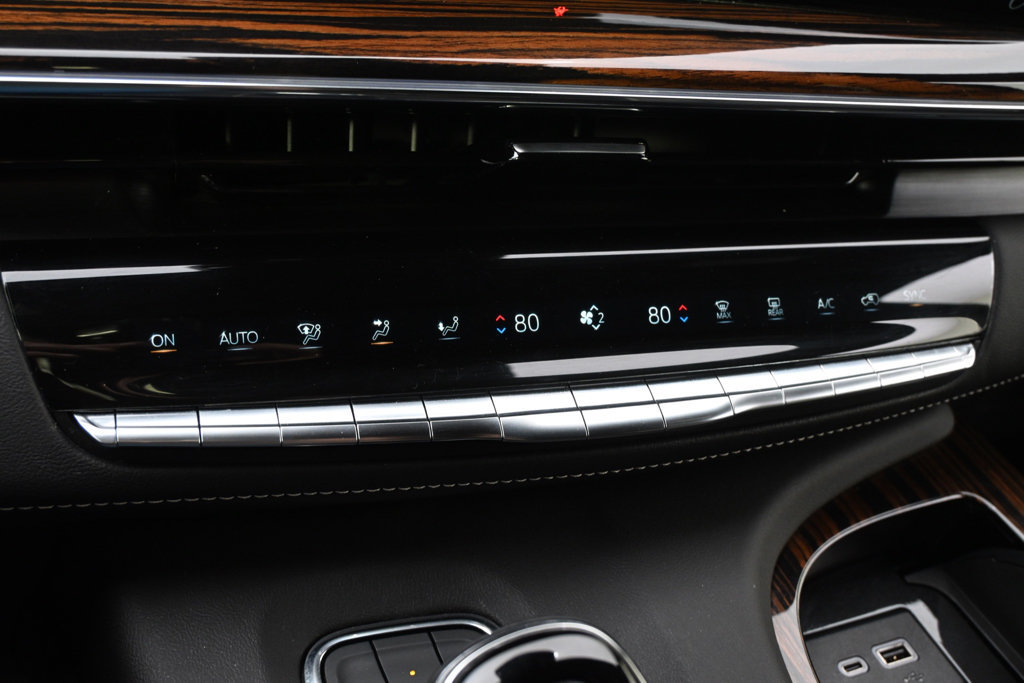 Used 2023 Cadillac Escalade Premium Luxury AWD/4WD image 33