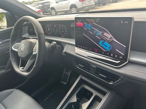 New 2026 Volkswagen Tiguan SE R-Line FWD image 37