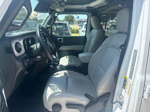 Used 2022 Jeep Wrangler Unlimited Sahara AWD/4WD image 7