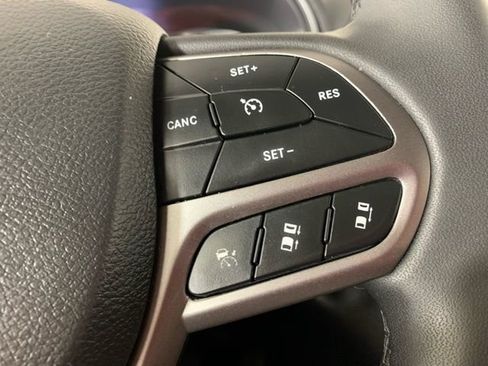 Used 2021 Jeep Cherokee Limited image 18