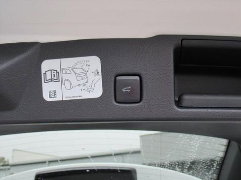 Used 2020 Ford Escape Titanium image 30