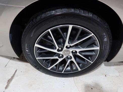 Used 2018 Lexus ES 350 w/ Luxury Package w/Wood Trim FWD image 40
