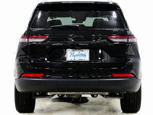 New 2025 Jeep Grand Cherokee Altitude image 8