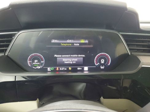 Used 2022 Audi e-tron Premium Plus w/ Premium Plus Package image 27