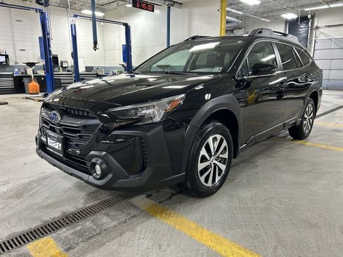 Certified 2025 Subaru Outback Premium image 4