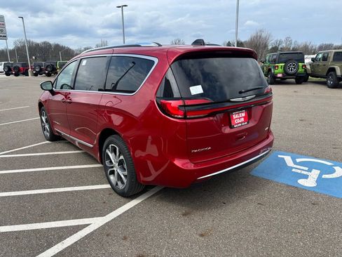 New 2026 Chrysler Pacifica Pinnacle image 7