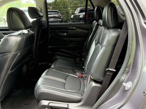 Used 2023 Honda Pilot Touring image 11