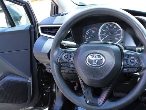 Used 2022 Toyota Corolla LE FWD image 11