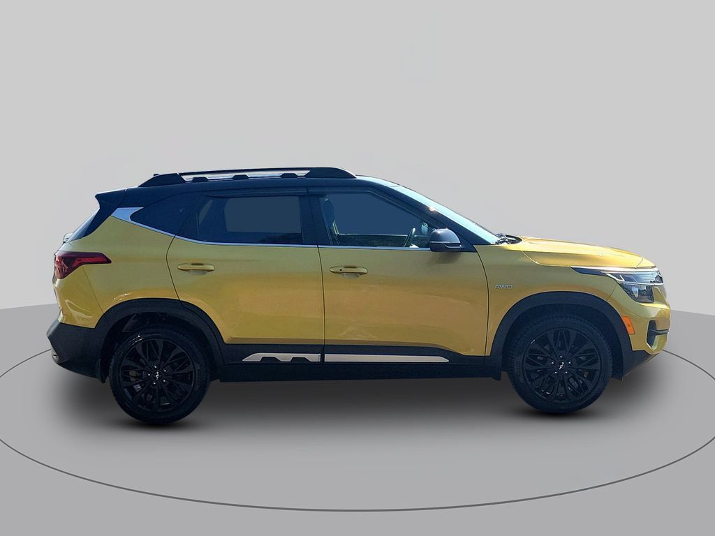 Used 2022 Kia Seltos Nightfall Edition AWD/4WD image 2