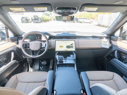 New 2026 Land Rover Range Rover Sport Dynamic SE AWD/4WD image 17