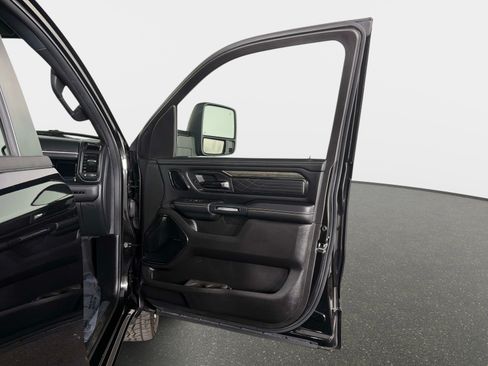 Used 2025 RAM 1500 Limited AWD/4WD image 19