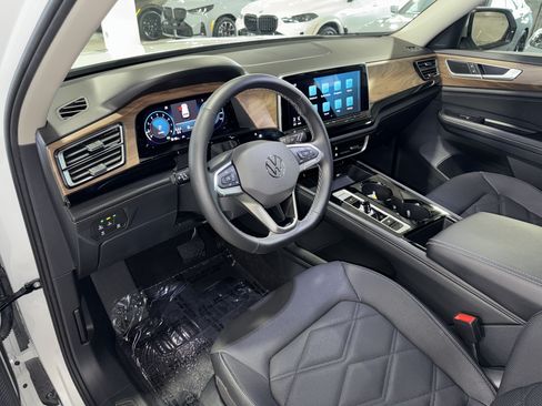 Used 2024 Volkswagen Atlas SE FWD image 21