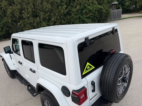 Used 2026 Jeep Wrangler Unlimited Sahara AWD/4WD image 32
