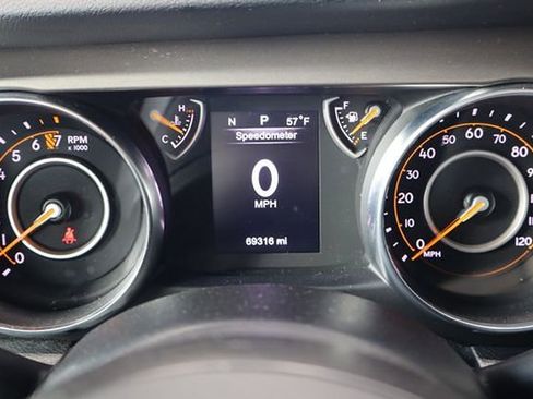 Used 2020 Jeep Gladiator Sport image 25