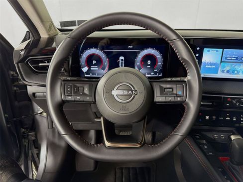 Used 2025 Nissan Kicks SR AWD/4WD image 3