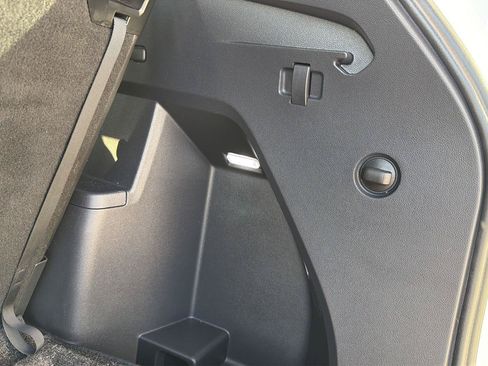Used 2024 Volkswagen Atlas SE FWD image 9
