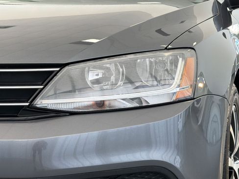 Used 2017 Volkswagen Jetta SE image 11