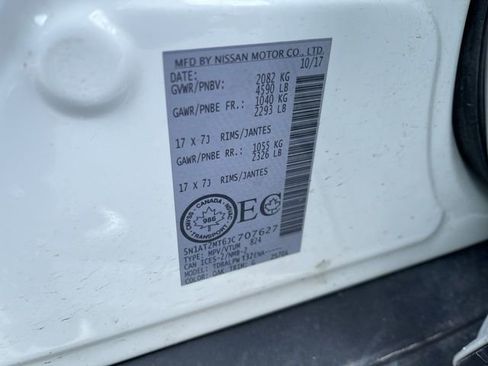 Used 2018 Nissan Rogue S image 32