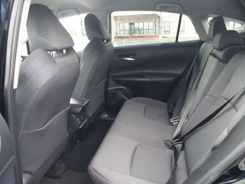 Used 2023 Toyota Venza LE AWD/4WD image 13