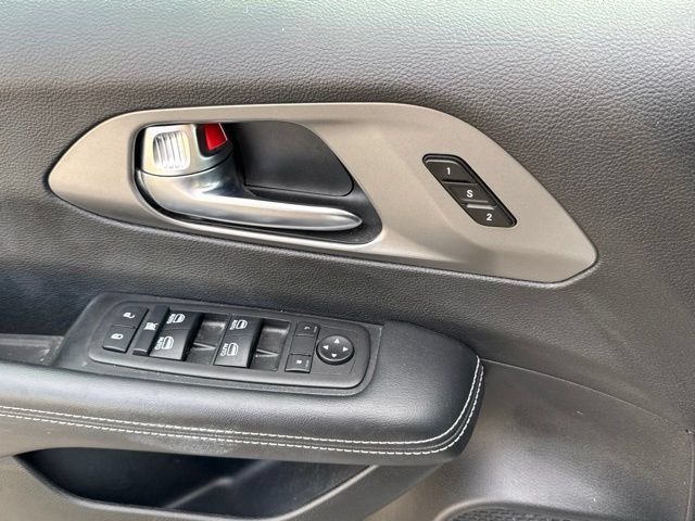 Used 2025 Chrysler Pacifica Select FWD image 26
