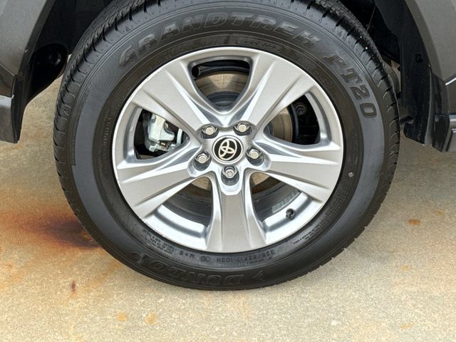 Used 2025 Toyota RAV4 LE AWD/4WD image 9