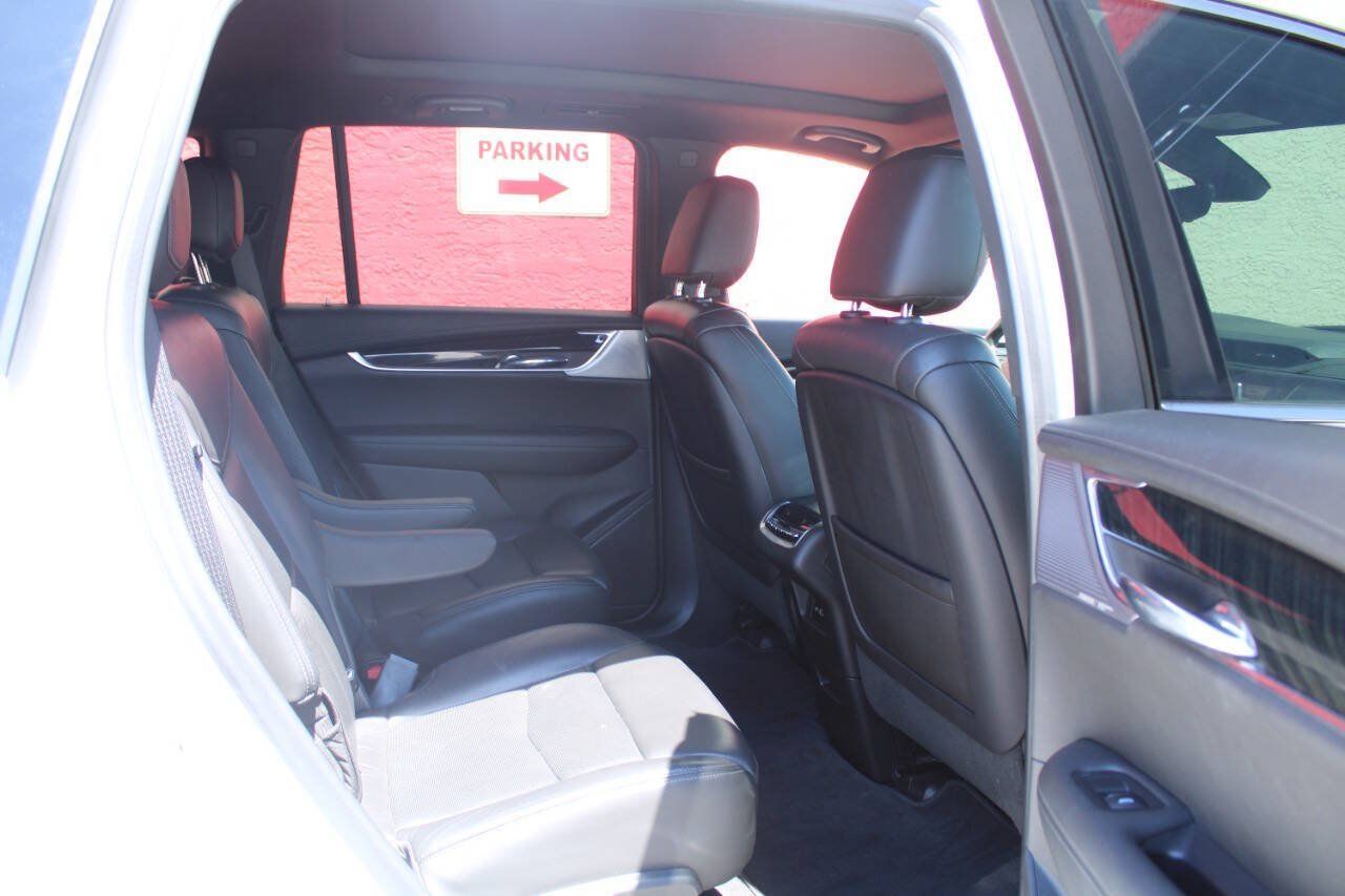 Used 2020 Cadillac XT6 Premium Luxury AWD/4WD image 16