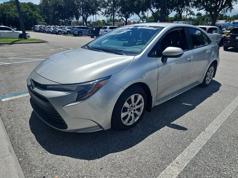 Used 2026 Toyota Corolla LE FWD image 3