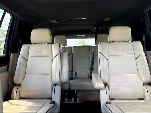 Used 2024 Cadillac Escalade ESV Premium Luxury RWD image 7