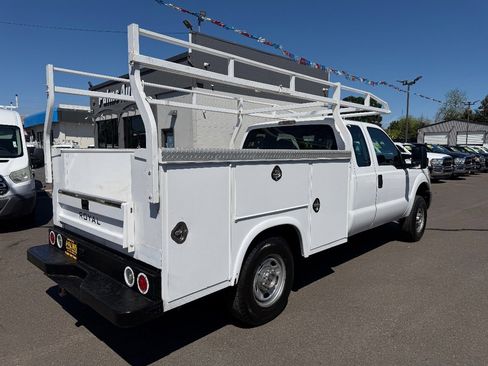Used 2015 Ford F250 XL w/ Camper Package image 7