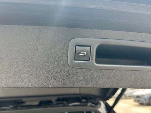 Used 2025 Toyota Highlander XSE AWD/4WD image 19