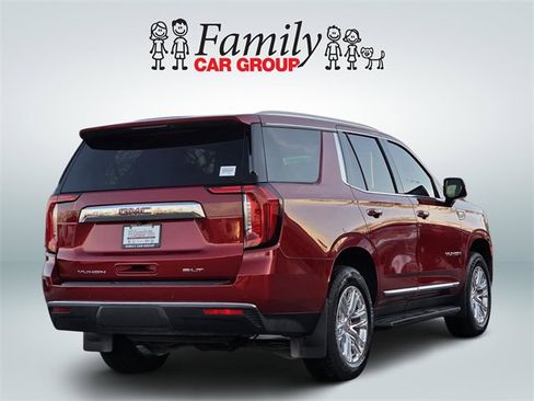 Used 2024 GMC Yukon SLT w/ SLT Luxury Package image 4