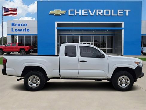 Used 2020 Toyota Tacoma SR image 6