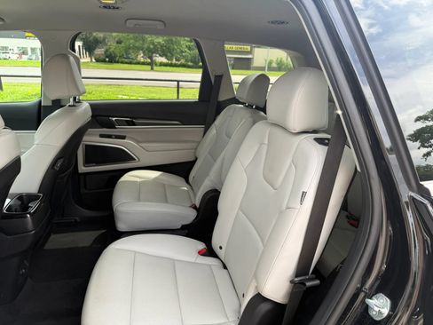 Used 2024 Kia Telluride S AWD/4WD image 11