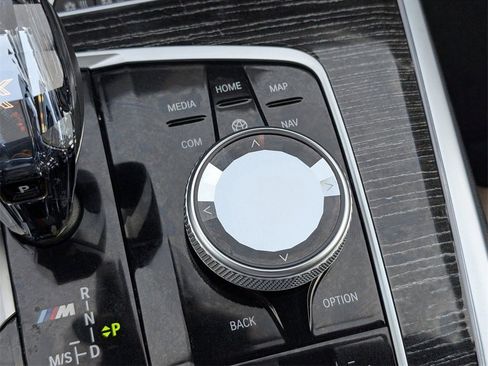 Used 2021 BMW X7 M50i w/ Executive Package image 34